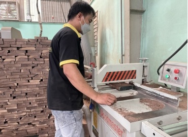 Export walnut wood furniture contractor in Binh Duong