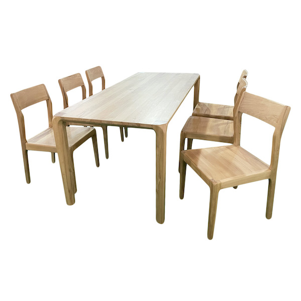 Dining chairs made from beech wood bring high aesthetics