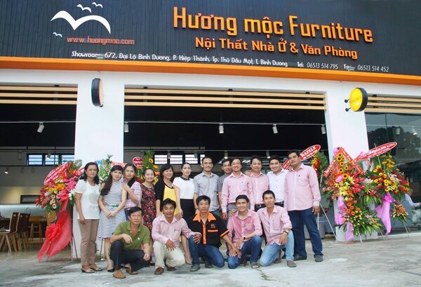 Staff and producers of Huong Moc Co., Ltd