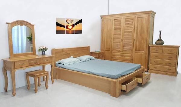 Oak furniture makes living space more luxurious