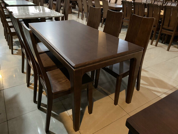 The oak furniture models at Phan Thanh Furniture