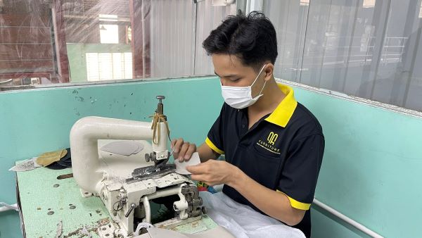 The sewing team is working on cutting and sewing each part of the sofa