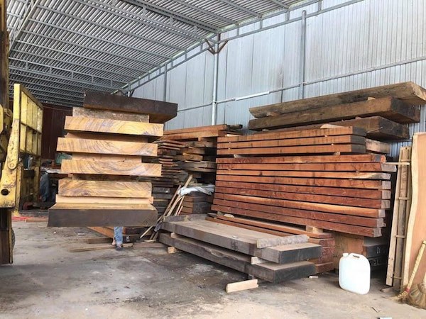 Tuan Linh Furniture Company always prioritizes choosing quality wood materials